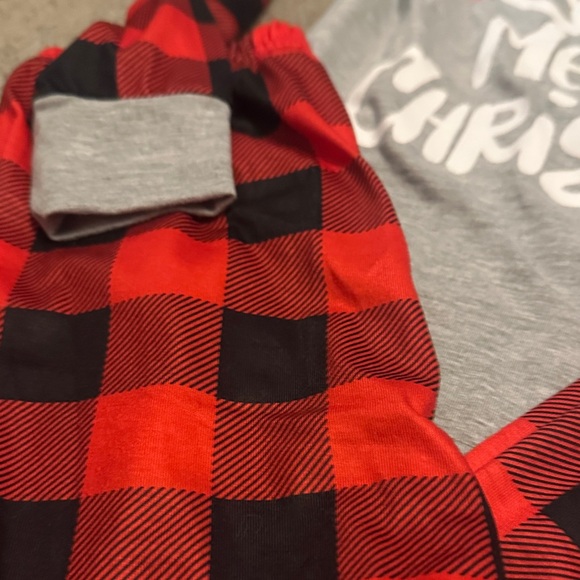 Loncoco Kids Red and Gray Merry Christmas Pajamas Size 7 NWT - Picture 3 of 5